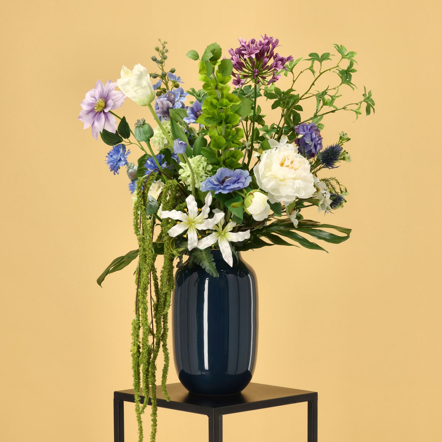 Handgebonden kunstboeket Maeve Riga - Wit/Blauw